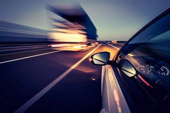 夜间快速路事故频发 该如何避免交通事故？