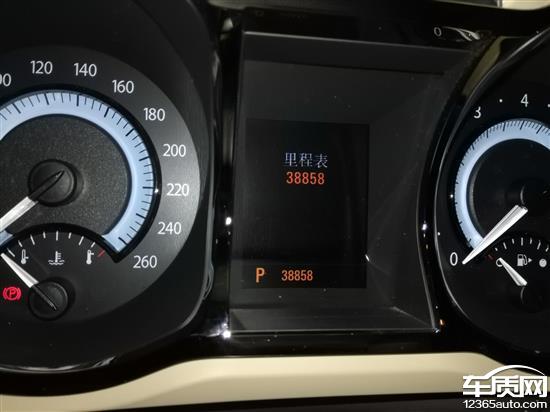 2015年9月份发现汽车空调不制冷,随后就与4s店联系,因为天气转冷,说可以在年后天气转暖时看看,2016年4月初,经查是因空调压缩泵不工作导致不制冷,要求我自费修理。我的车有2年的延保服务,4s店说空调系统不是主要部件拒绝索赔。拨打上海通用别克电话总是提示现在较忙要你继续等待或稍后再拨打。我要投诉别克君越车:第一,汽车空调系统质量太差;第二,4S店的所谓延保是指主要配件,难道空调系统不是主要配件吗?第三,即便没有延保服务,不到四万公里的车空调就不制冷就正常吗?真心希望上海通用别克能给我们消费者一个满意