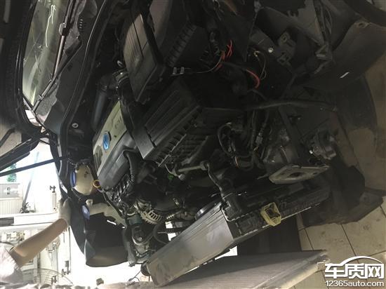 3月份提车,不到一月第一次用空调发现不制冷,去了4S店说压缩机不工作,给我换了个新的我当时也没说什么,用了有20天又不制冷了,给经销商打电话说你来店里给你看看吧,去后做了检测说第一次换完压缩机空气没排净氟不够,给我加完氟,我就回去了,现在还没1月又不管了,还是让我去店里,玩呢,我跑一趟50多公里,去后给我检测大拆,说冷凝器焊点漏氟,3个月的车修了3次,压缩机,冷凝器出厂不检测,合格证是随便出着玩里,再说我一趟趟跑不用上班了,要求厂家赔偿。