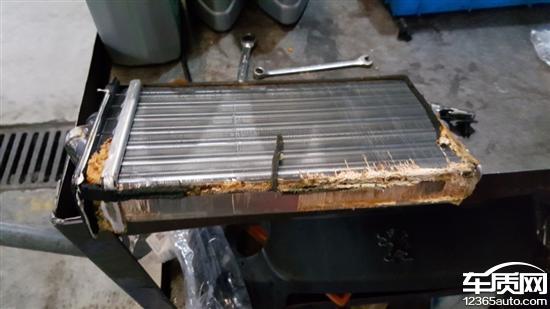 暖风水箱漏水_汽车暖风水箱漏水危害_颐达暖风水箱漏水