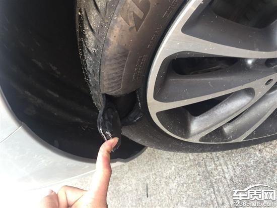 北京奔驰E300普利司通轮胎爆胎质量问题