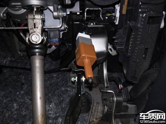 我的轩逸车2015年12月买的,在跑不到3500公里到4s店保养回来的时候后行驶中自动熄火,停在路上一个小时等到保养师傅来检查说是刹车一个开关所致,国庆节4号从武汉回荆州跑到17500在武汉二环线高架桥行驶过程中又熄火,等了三个小时拖车晚上八点半拖到4s店,第二天早上检查说点火模块坏了,要等半个月厂家发配件,幸好不在高速上,可能有第三次命就丢了,请问这问题谁来负责。