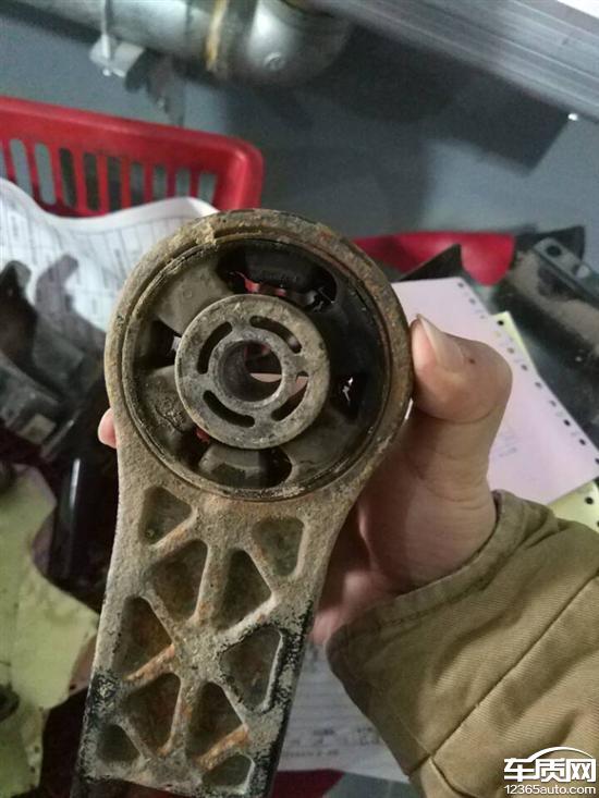 哈弗h6发动机机脚垫开裂4s店不予更换