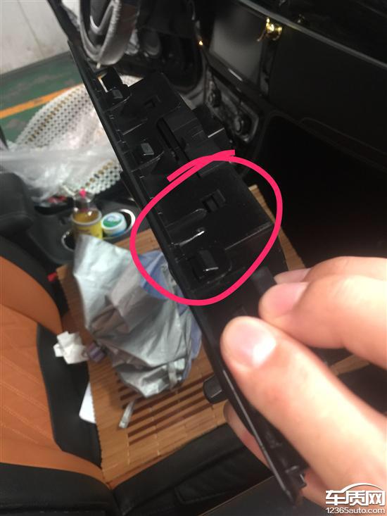 众泰T600前挡风玻璃脱胶漏水车门螺丝生锈