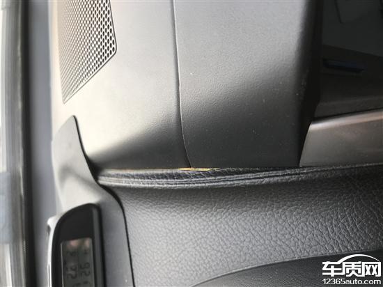 别克凯越中控仪表台脱胶开裂售后未解决