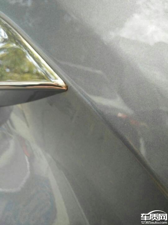 北京现代ix35后门镀铬条两侧生锈倒车影像模糊