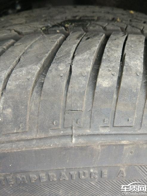 别克昂科威普利司通轮胎开裂存在安全隐患