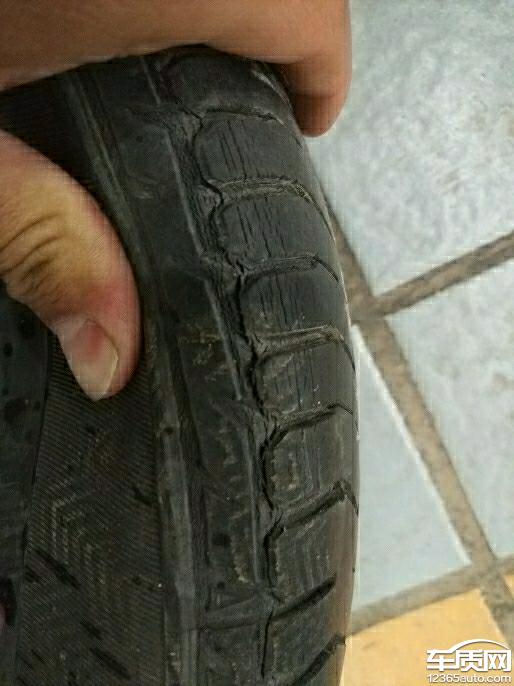 长安睿骋厂家以补过胎为由不予更换4条轮胎