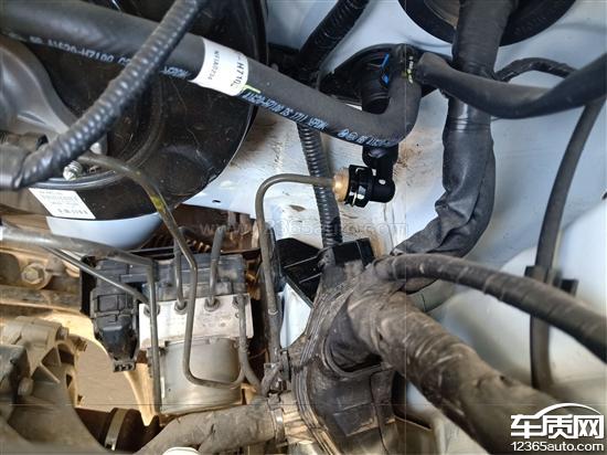 东风悦达起亚焕驰离合器泵接头处有漏油现象