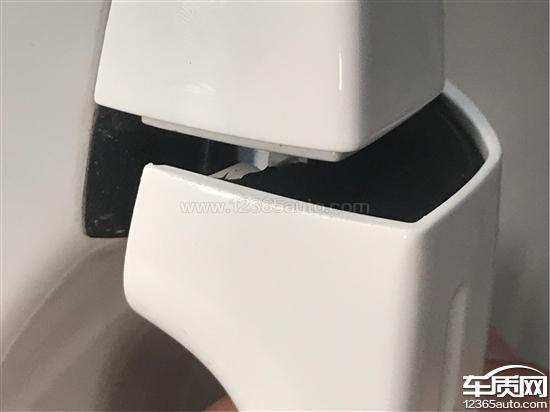 上汽大众凌渡主驾驶门把手有二次喷漆的痕迹_-_车质网 上汽大众凌渡主驾驶门把手有二次喷漆的痕迹_-_车质网