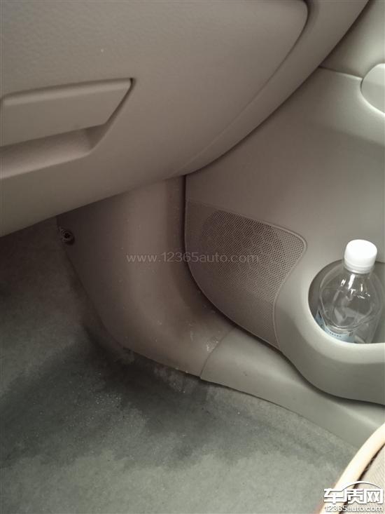 东风日产轩逸空调管路漏水导致车内积水