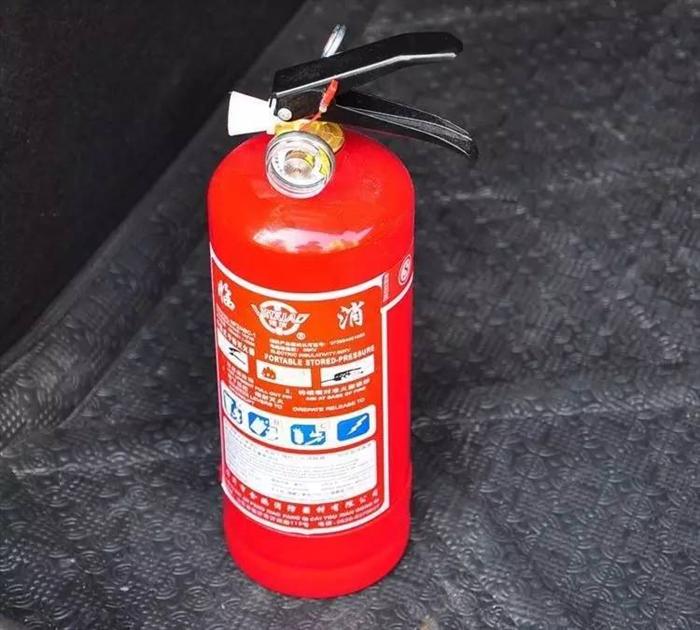 夏天不宜在车里放置的物品,你的车里有吗?论坛