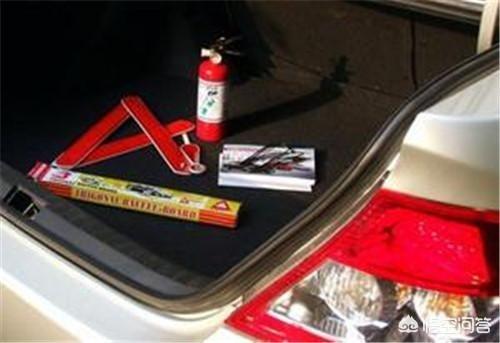 现在私家车上要求放灭火器吗