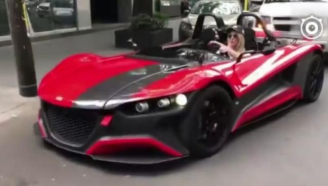 而这位女土豪supercar blondie开的跑车,正是来自墨西哥的一辆高性能