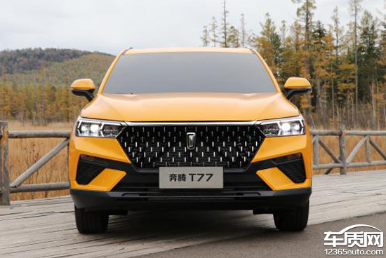 　10月17日,一汽奔腾更换logo后的首款新车t77正式公布预售价格