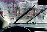 汽車的雨刷器刮不干凈了怎么辦？