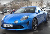Alpine A110轎跑實(shí)車現(xiàn)身巴黎街頭 街拍亮相