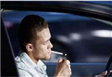 抽煙老司機(jī)被罰款 這些不良行為要改正