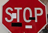 研究：路標(biāo)小貼紙竟破解無人駕駛識(shí)別系統(tǒng)