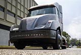 康明斯展示電動卡車原型 可續(xù)航482公里