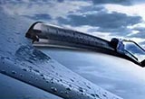汽车雨刷保养常识 警惕挡风玻璃出现划痕