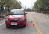 一不小心就剐蹭 如何判断汽车侧面距离？