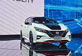 東京車展：日產(chǎn)展臺(tái)上的「紅」與「藍(lán)」