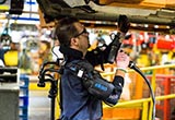 福特利用一種新的外骨骼來減輕工人的疲勞