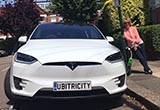 一物多用：英國(guó)路燈變身成為電動(dòng)汽車(chē)充電樁