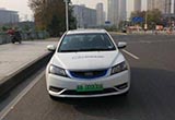 鄭州首張新能源車號牌誕生 一車主摘炸彈號