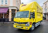 戴姆勒已開始向英國客戶交付電動卡車