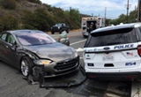 特斯拉再惹麻煩 自動(dòng)駕駛模式行駛撞警車
