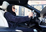 沙特女性迎來駕車解禁后上路首日
