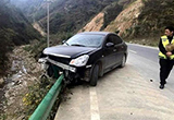 車輛發(fā)生失控時(shí) 我們?cè)撊绾尾僮鳎? /></a></dt>       <dd>           <div   id=