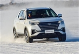 前驅(qū)SUV也能征服冰雪 長安CS家族冰雪試駕