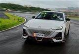 有模有样实力派 赛道试驾长安UNI-V