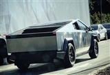 特斯拉Cybertruck最新曝光 三角形后视镜