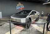 特斯拉Cybertruck實(shí)車亮相：超級(jí)未來感