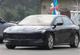 續(xù)航1000km 紅旗全新新能源轎車亮相街頭