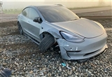 車(chē)主霧天啟用FSD 特斯拉徑直撞向火車(chē)