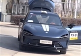 小米YU7最新實車照曝光：可見內飾
