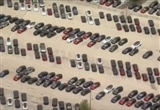 放不下！特斯拉美国交付中心塞满滞销新车