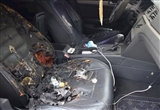 車內(nèi)手機(jī)暴曬竟爆炸 座椅一片狼藉