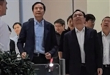 雷军同比亚迪王传福参观小米汽车工厂