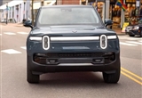 Rivian Q2净亏损收窄 维持交付量预期