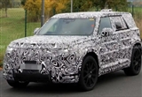 路虎卫士将推纯电小尺寸新成员：硬派造型