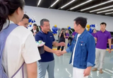 魏建军给10年买5辆长城车用户亲自交车