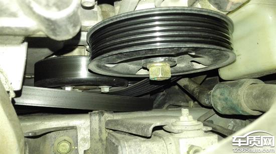 奔腾x80行驶中转向卡滞发动机皮带脱落