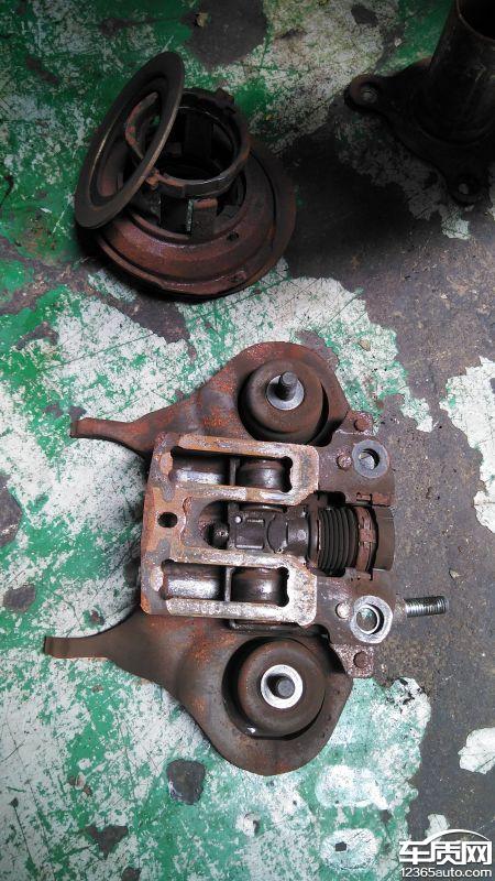 长安福特福克斯变速箱内部严重锈蚀