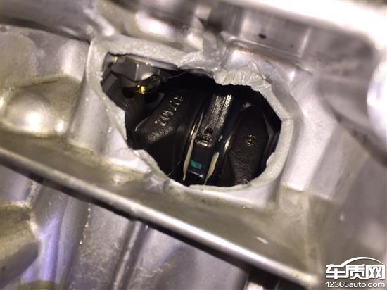 北京奔驰glc260发动机冒烟缸体破损